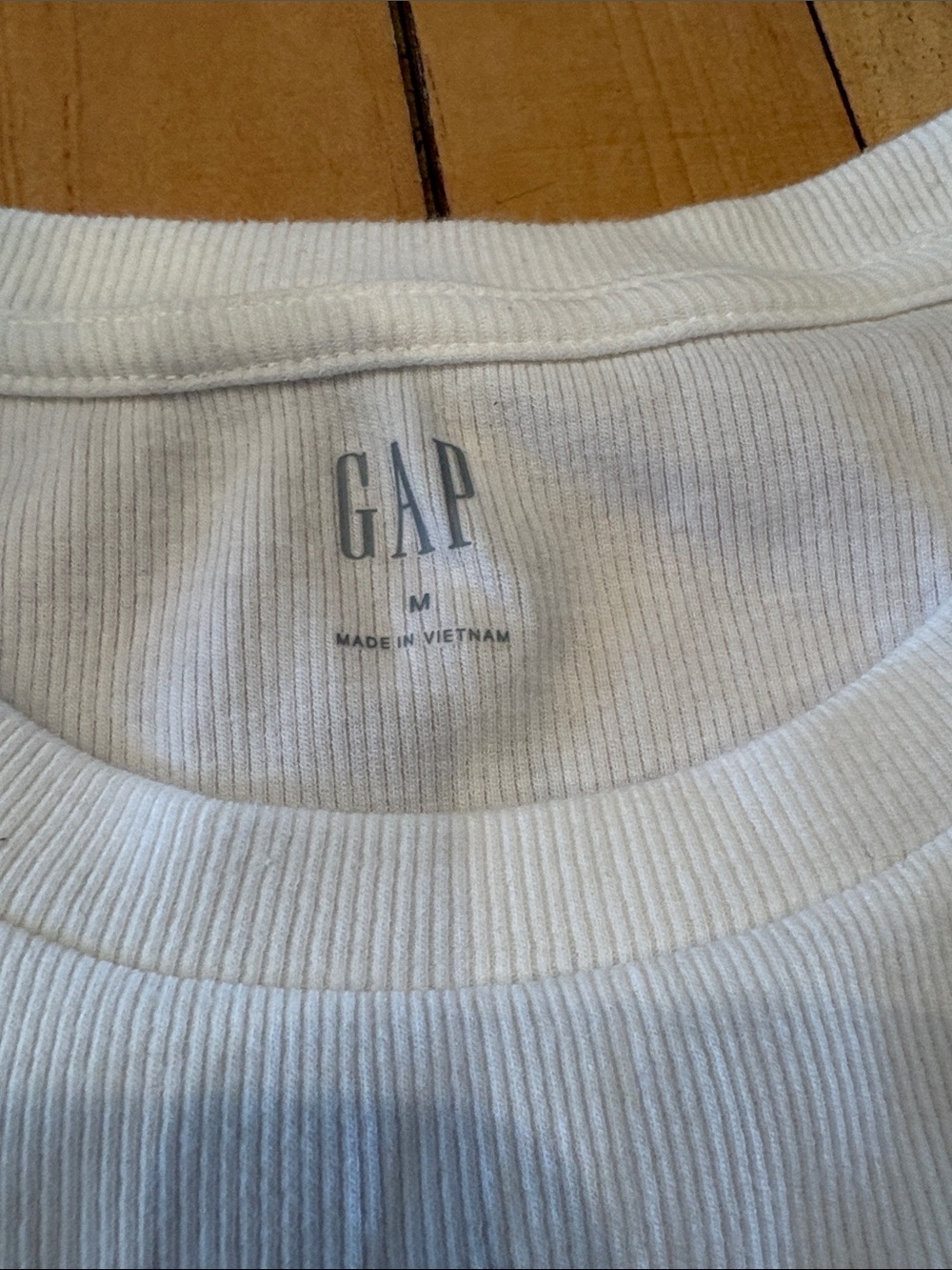 GAP White Ruffle Sleeve Ribbed Tank size medium - Picture 4 of 4
